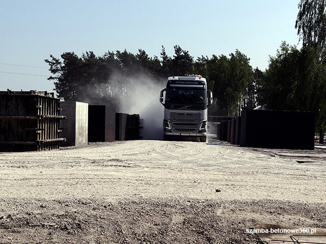 Magazyn szamb betonowych gotowych do transportu do Kalisz - certyfikowane zbiorniki z atestem